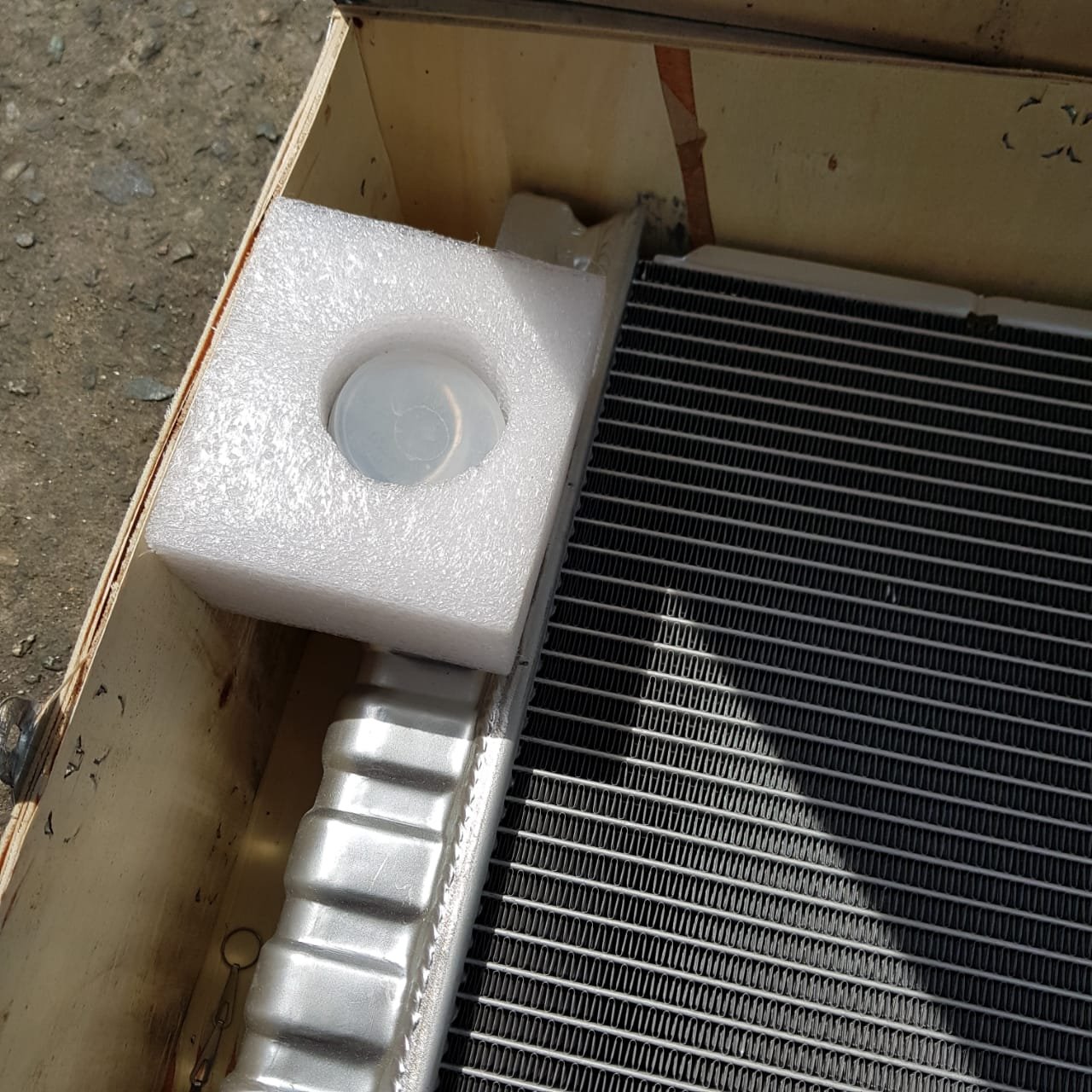 Radiador de Agua – Motor Isuzu 6BG1- Excavadora Hitachi Zaxis 200 – 270, foto 7