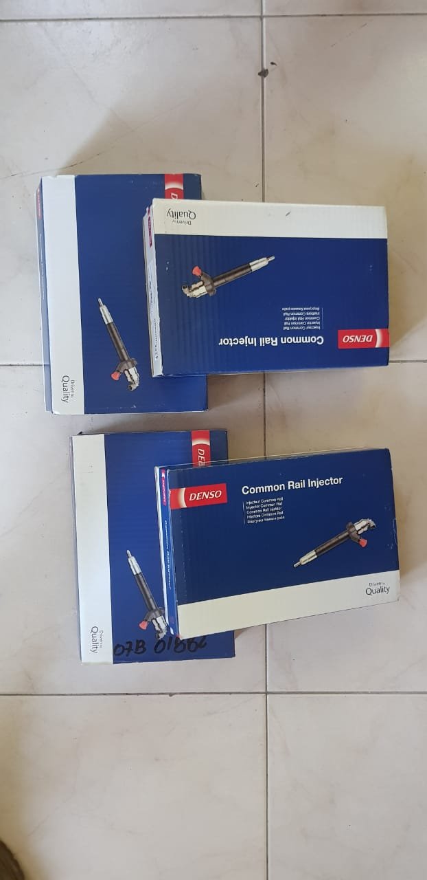 Inyector de combustible motor Isuzu 4HK1, foto 3