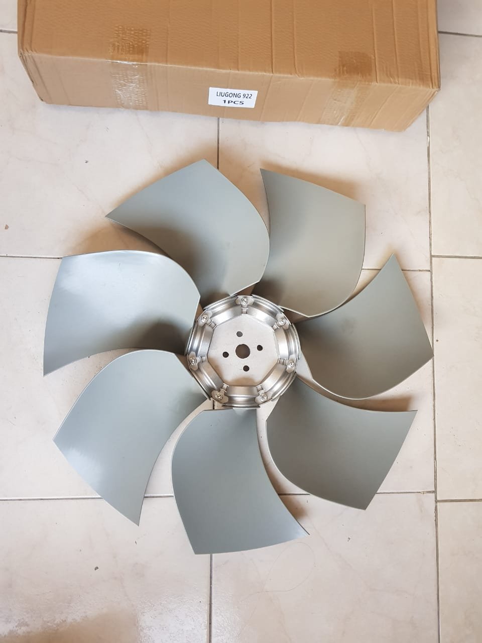 Ventilador Motor Cummins 6BT5-9   Excavadora Liugong 922, foto 3