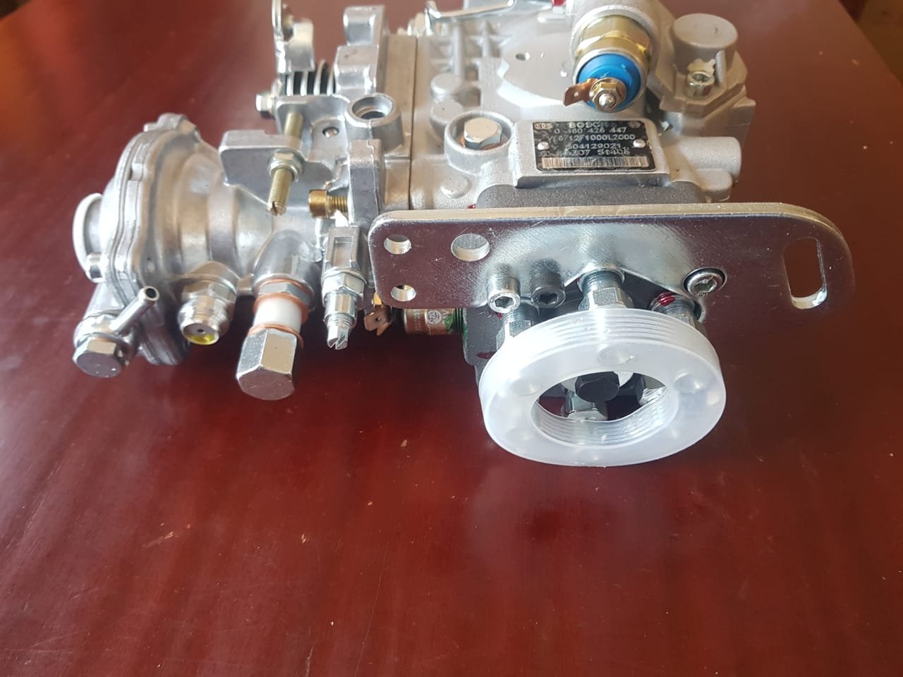 Bomba de inyección – motor CNH – excavadora Kobelco SK210-8, foto 4