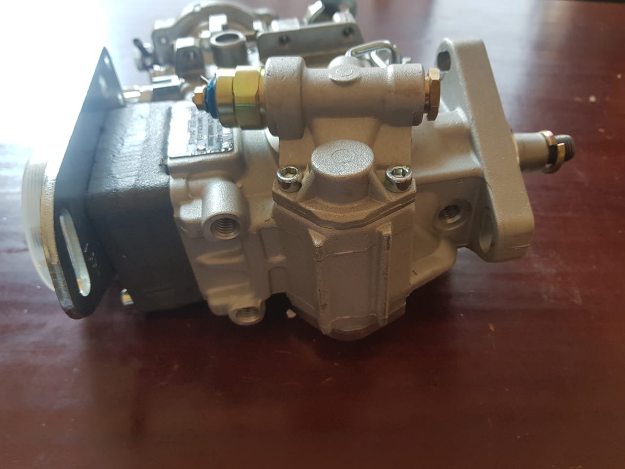Bomba de inyección – motor CNH – excavadora Kobelco SK210-8, foto 3