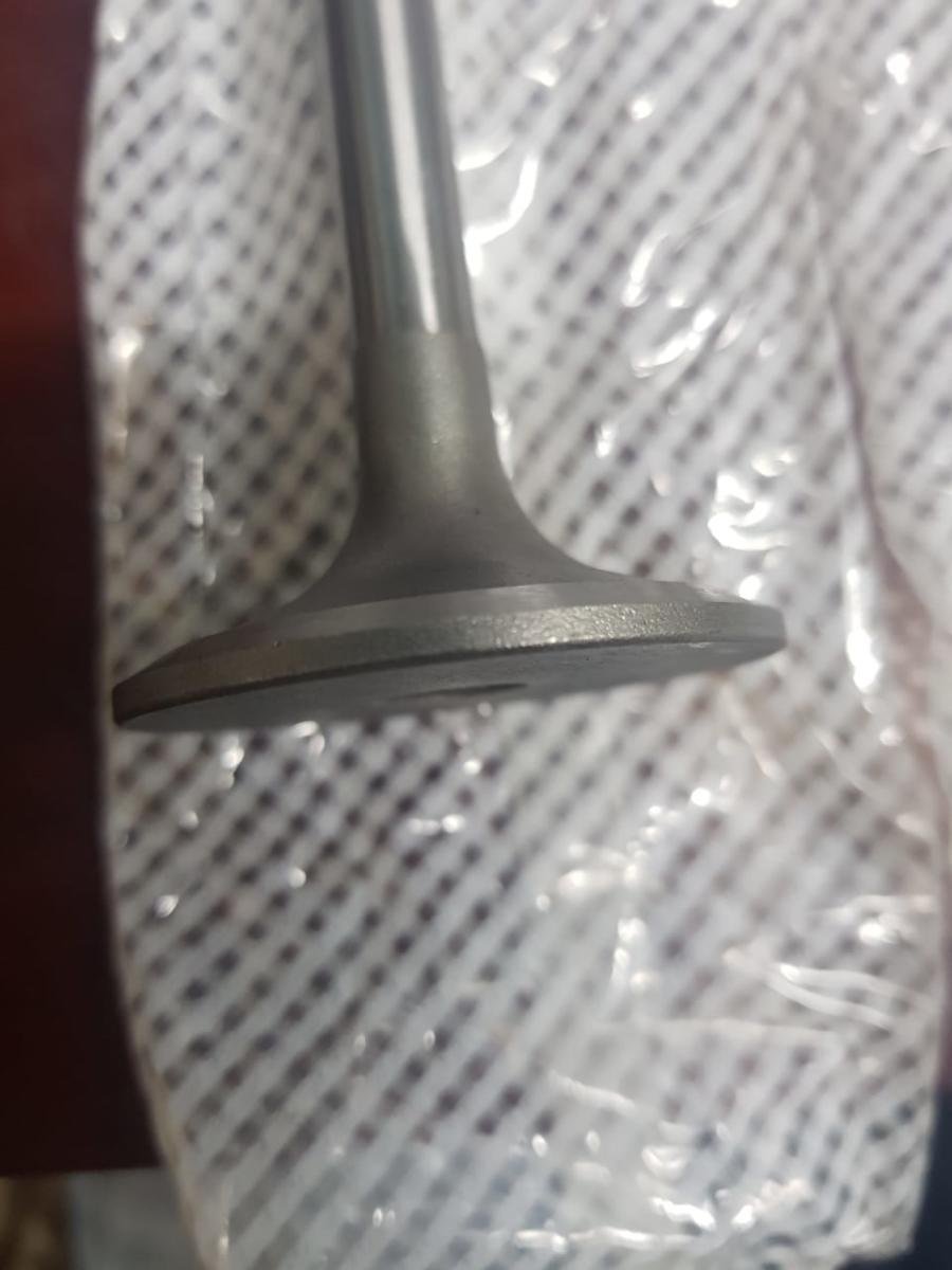 Valvula de escape y admision culata Isuzu 6WG1, foto 8