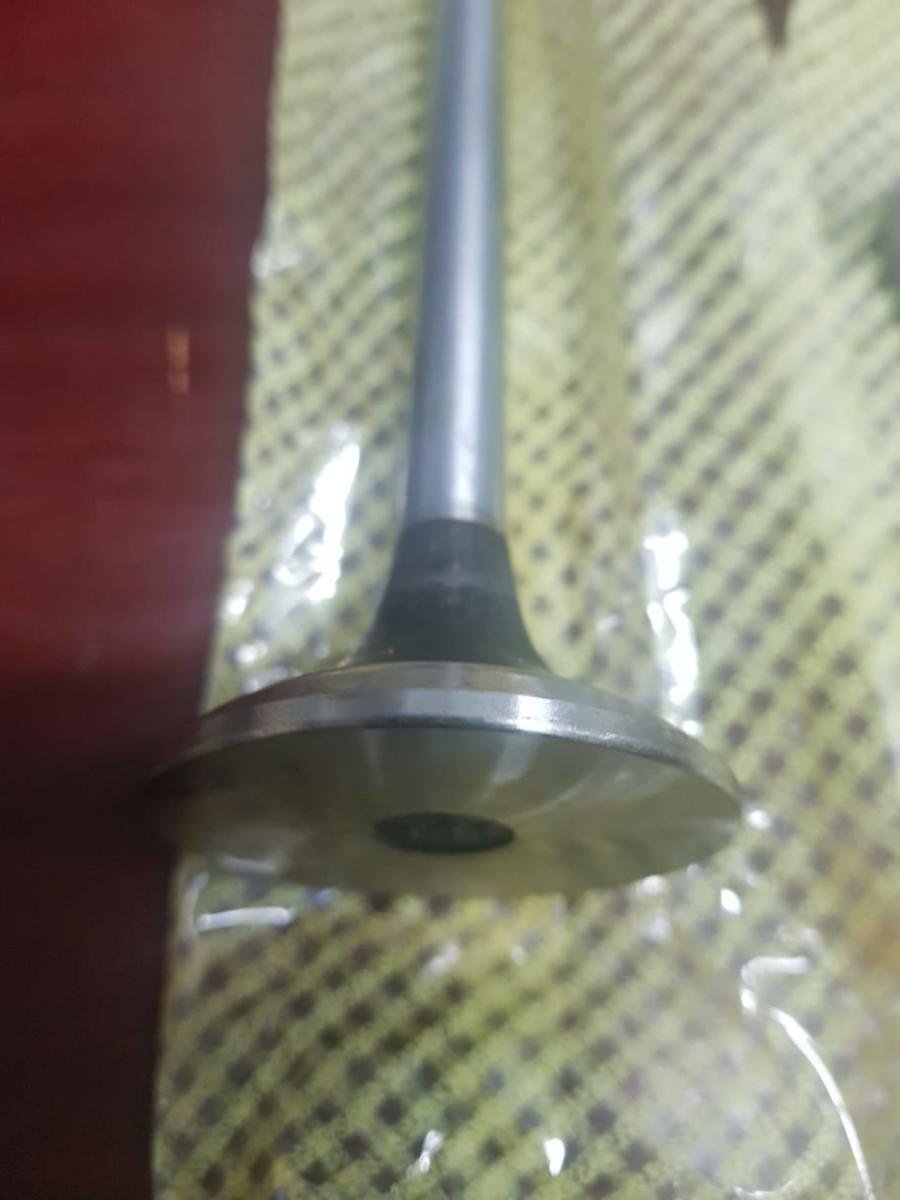 Valvula de escape y de admision culata Isuzu 6SD1, foto 15