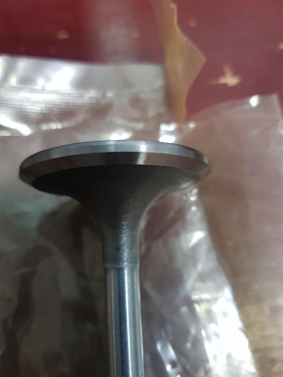 Valvula de escape culata y admisión  – Cummins 6BT, foto 4