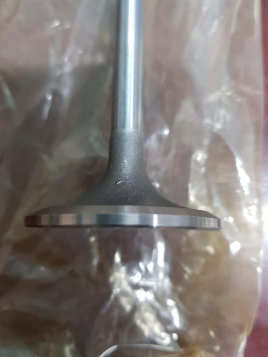Valvula de escape culata y admisión  – Cummins 6BT, foto 11