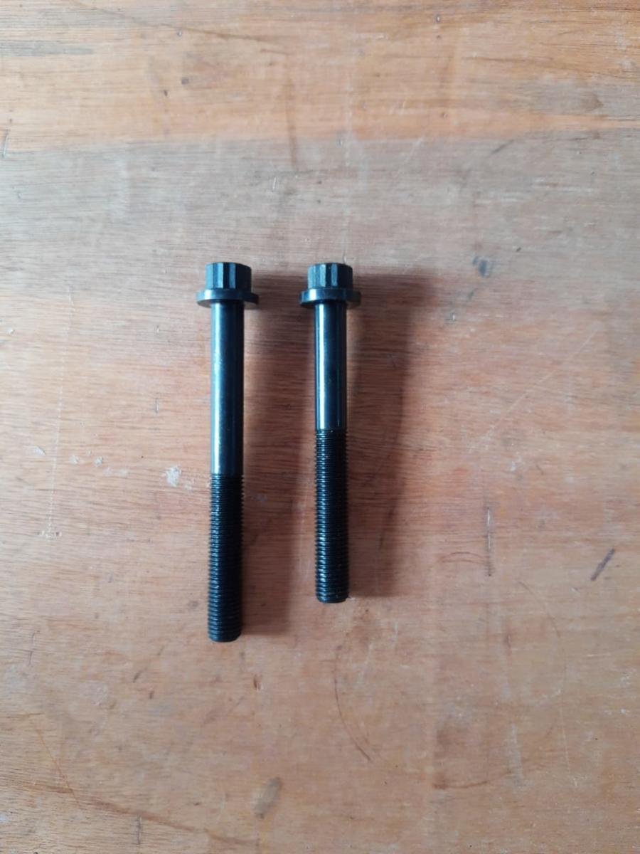 Tornillo de culata Motor Isuzu 6BG1 o 6BD1, foto 2