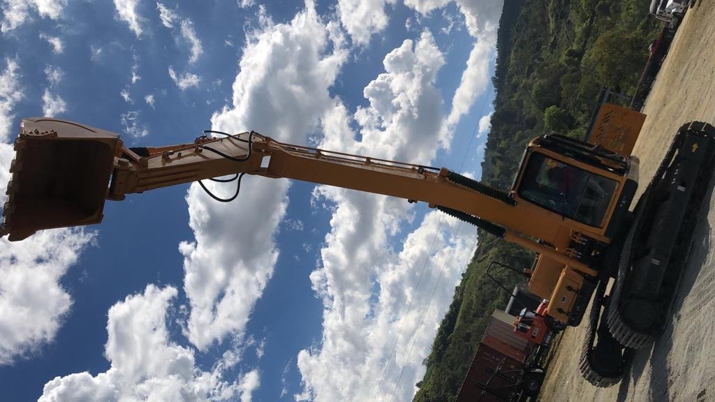 Excavadora HYUNDAI R220-9S, foto 2