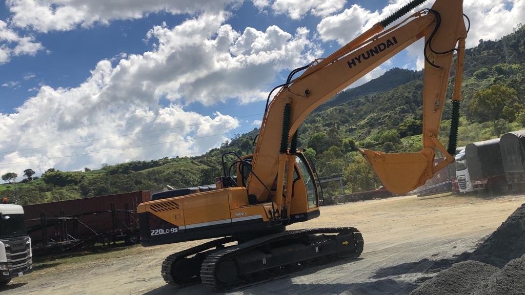 Excavadora HYUNDAI R220-9S, foto 3